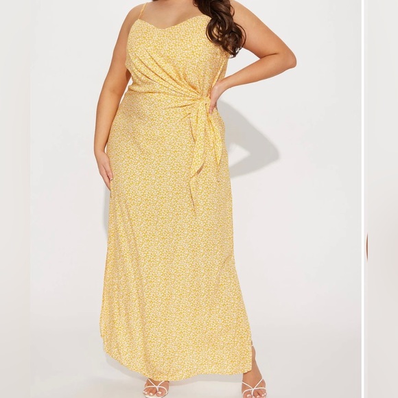 Dresses & Skirts - Floral maxi dress